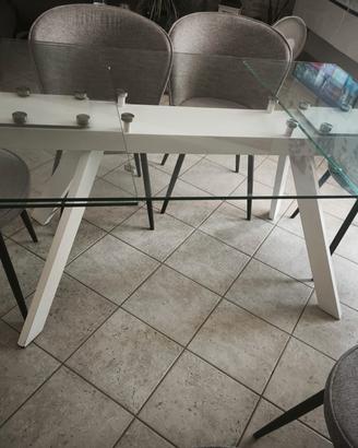 Tavolo da pranzo 
