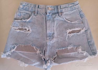 Shorts pantaloncini sgambati con strass 40 Bershka