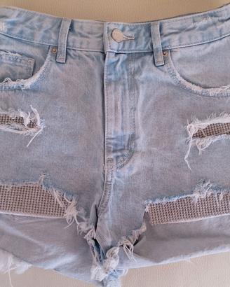 Shorts pantaloncini sgambati con strass 40 Bershka