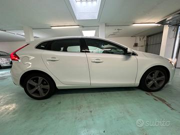 Volvo V40 D2 1.6 diesel (anche per neopatentati)