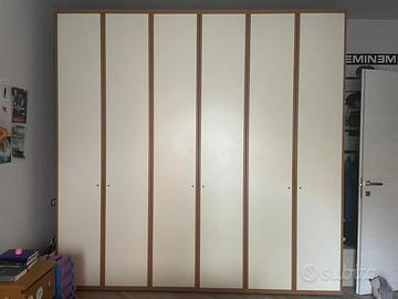 Armadio 6 ante  e Scrivania a ponte ben tenuti