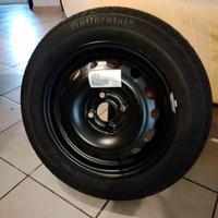 Pneumatico auto con cerchione