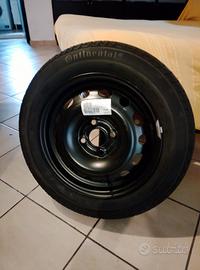 Pneumatico auto con cerchione