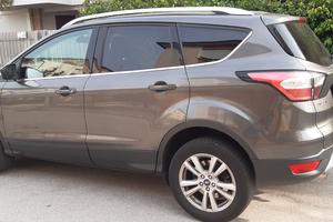 FORD  KUGA con GANCIO TRAINO