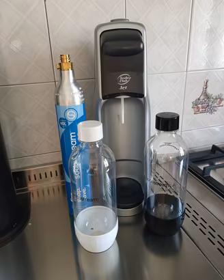 gasatore acqua sodastreem +bombola+due bottiglie 