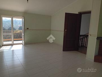 PORZIONE DI BIFAMILIARE A AVELLINO