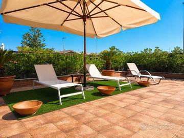 Splendido pianorialzato con giardino a Campomarino