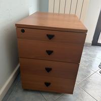 Scrivania ufficio grande con cassettiera