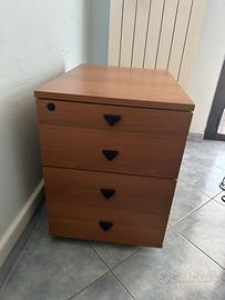 Scrivania ufficio grande con cassettiera