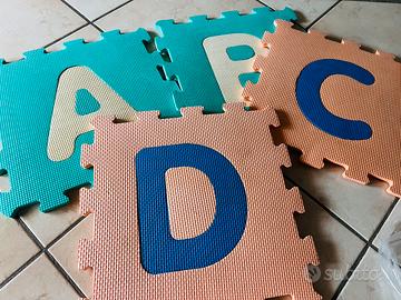 Tappeto puzzle lettere e numeri