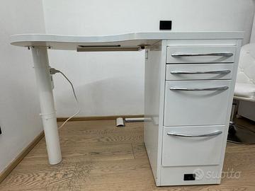 Tavolino / tavolo manicure per estetista