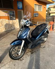 Beverly 300 tourer 09