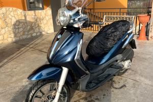 Beverly 300 tourer 09