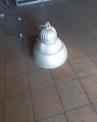 n.3 lampade a campana industriali
