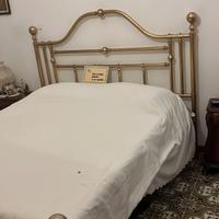 Letto in ottone placcato in oro zecchino 