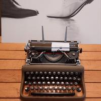 macchina da scrivere olivetti lettera 22