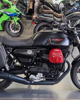 Moto Guzzi V7 stone 