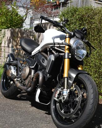 Ducati Monster 1200S
