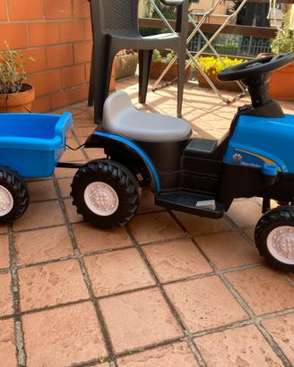 Trattore New Holland con rimorchio