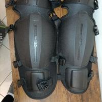 2 paia di parastinchi anti infortunio 