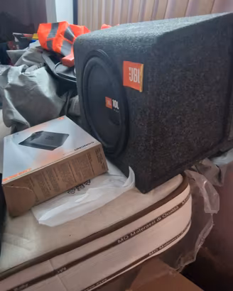 amplificatore 4canali jbl e subwooferjbl con cassa