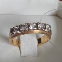 Anello in oro con brillanti a fascia