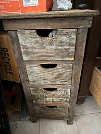 Comodino etnico in legno