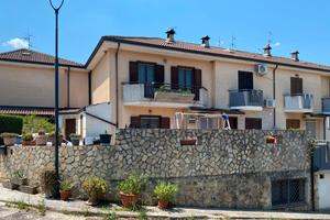 Villetta a Schiera. Località Campo Sportivo