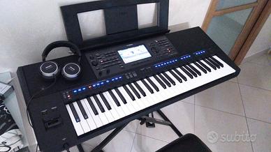 YAMAHA PSR SX700