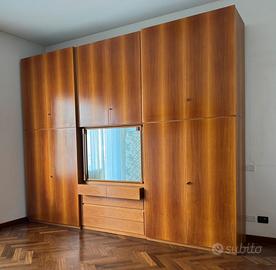 Ampio armadio 6 ante in legno con specchio