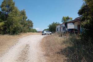 2 ettari di terreno con case