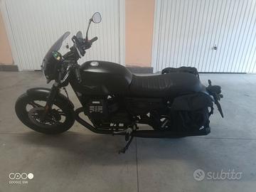 Moto Guzzi V7 Night pack