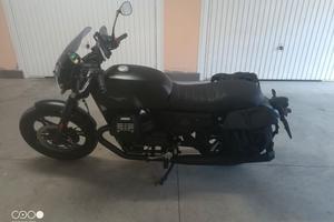 Moto Guzzi V7 Night pack
