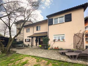 PORZIONE DI CASA CON GIARDINO