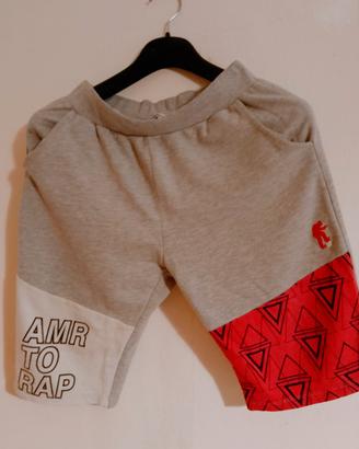 Pantaloncino shorts AMERICAN RAP grigio e rosso.