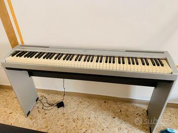 Pianoforte digitale Yamaha P-85S con supporto e pe