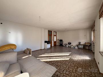 Appartamento di 146 m² con 3 locali e box auto a A