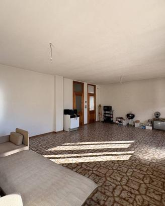 Appartamento di 146 m² con 3 locali e box auto a A