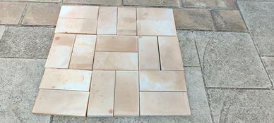 pavimento in cotto chiaro