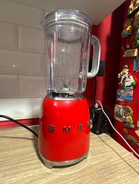 Frullatore Smeg rosso modello retro’