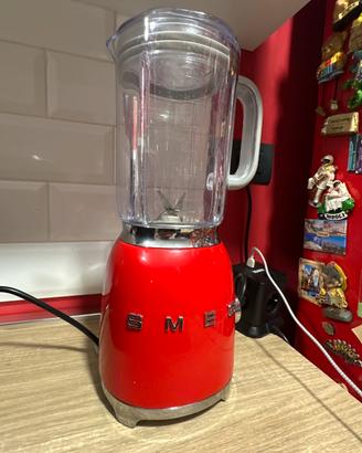 Frullatore Smeg rosso modello retro’
