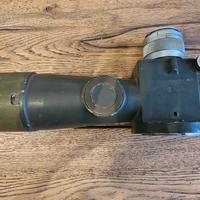 Mirino militare a gomito