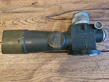 Mirino militare a gomito