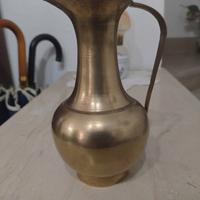 Brocca vintage in ottone