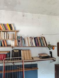 centinaia di libri vintage 