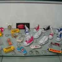 LOTTO DI 27 PORTACHIAVI VARIO GENERE