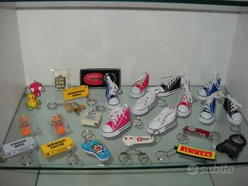 LOTTO DI 27 PORTACHIAVI VARIO GENERE