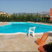 Villa Siragusa nel verde con piscina condominiale