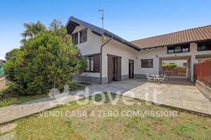 Villa di 300 m² con più di 5 locali e box auto a F