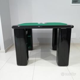 Tavolo da gioco disegnato da Pierluigi Molinari.